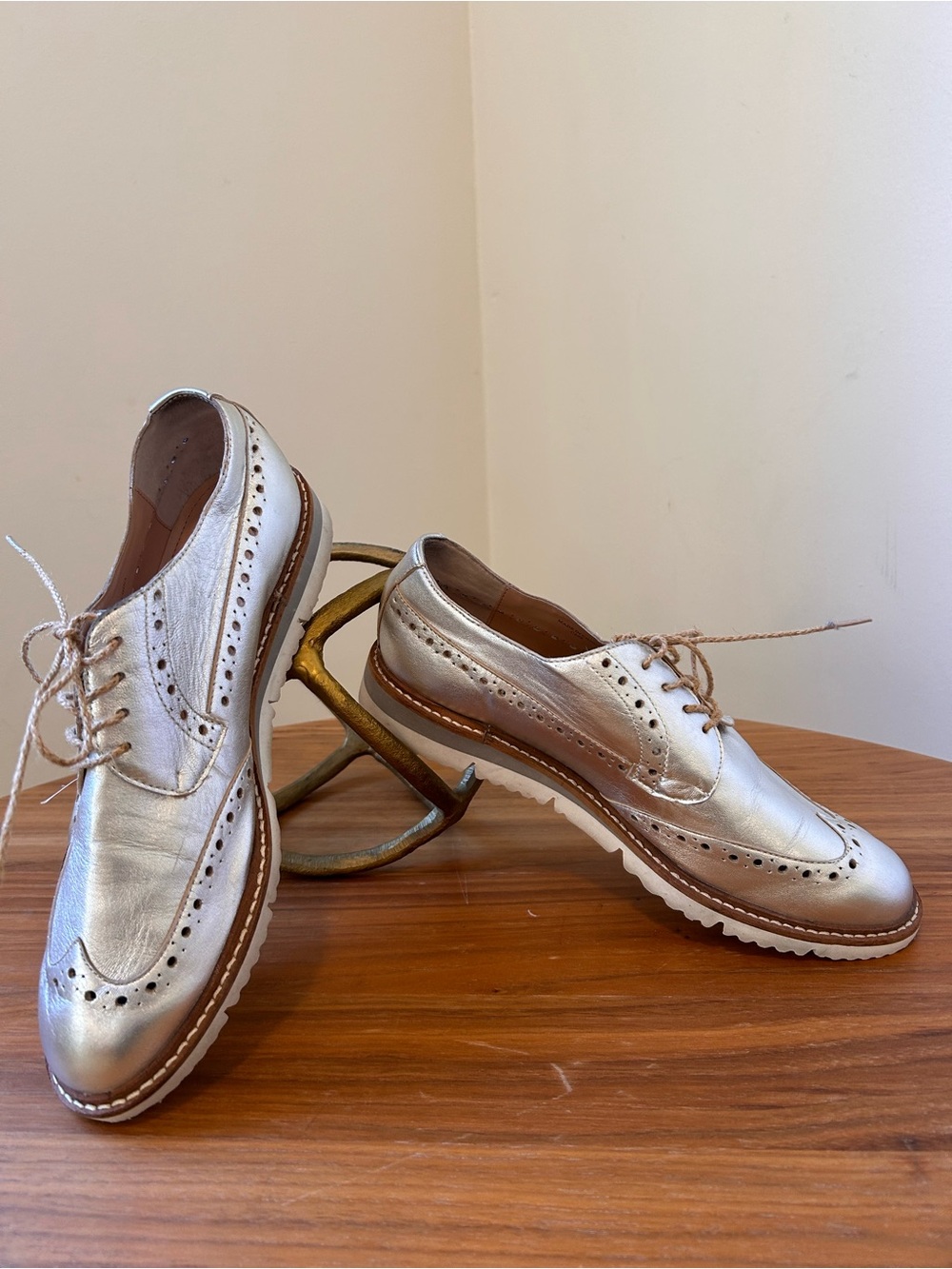Charles David Metallic Silver Leather Wingtip Derby Oxfords size 9